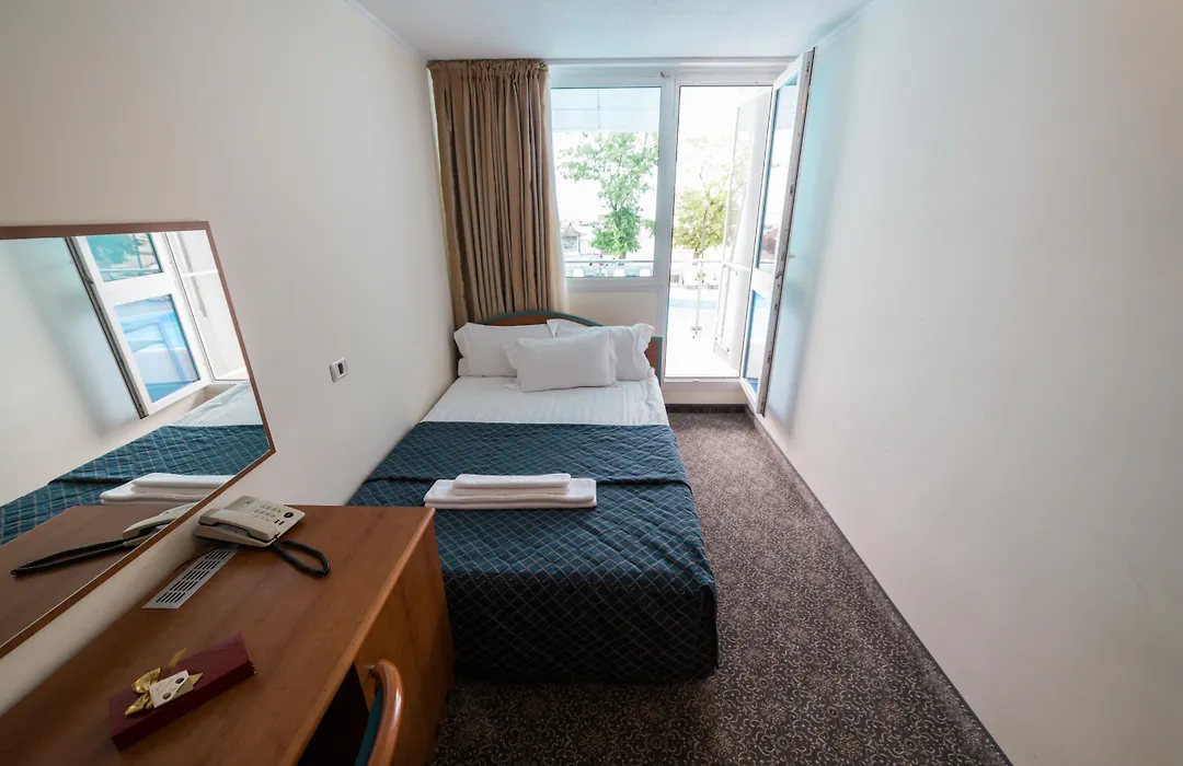 Bavaria Blu Hotel And Conference Centre-1